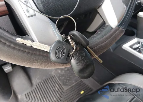 2016 Toyota Tundra Limited 5.7L V8 z USA, uszkodzony, nr VIN 5TFFW5F10GX196139